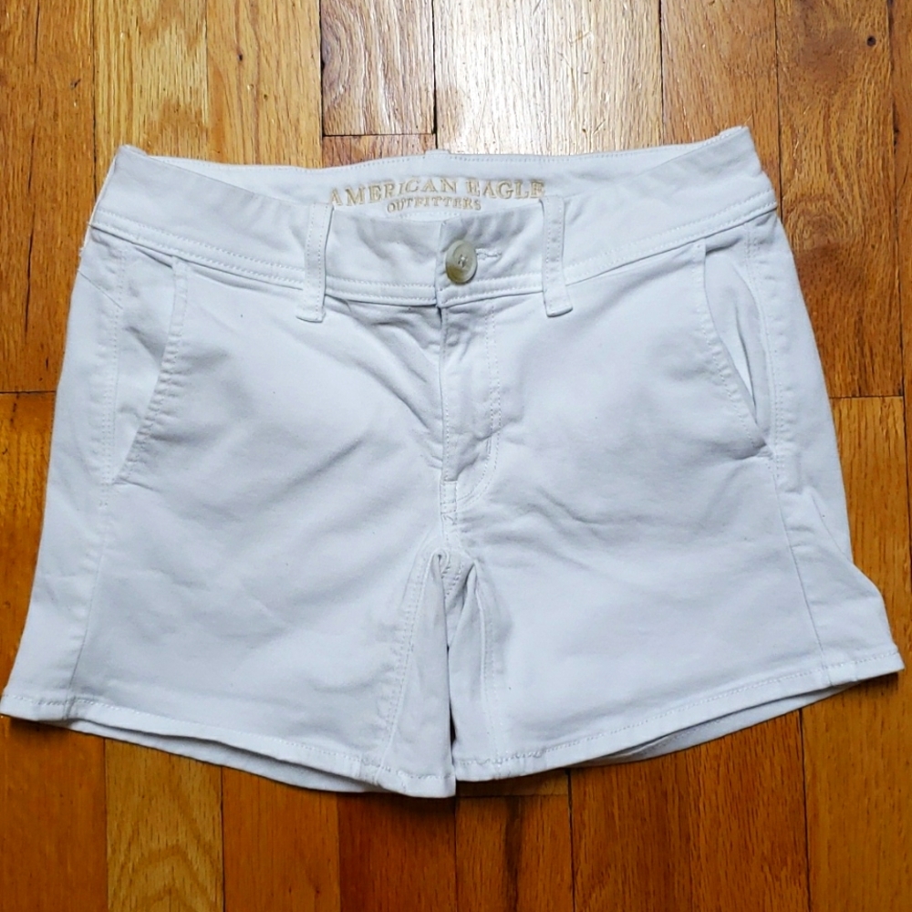 American Eagle White Super Stretch Midi Shorts 00 EUC!